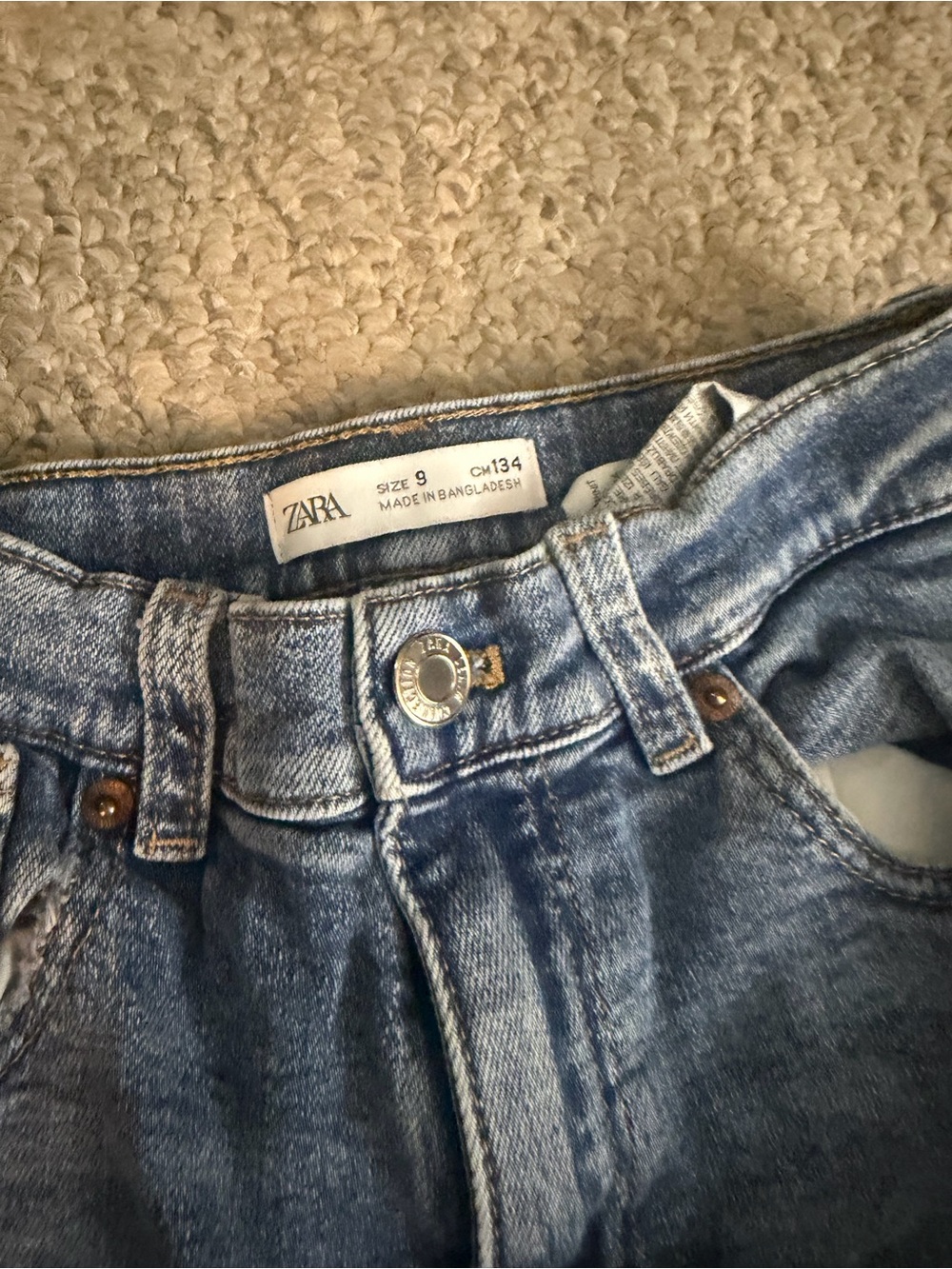 Zara Girls 3 Piece Outfit Bundle Jeans Ruffle Top & LA Sweatshirt Sizes 9–10 - Picture 7 of 7